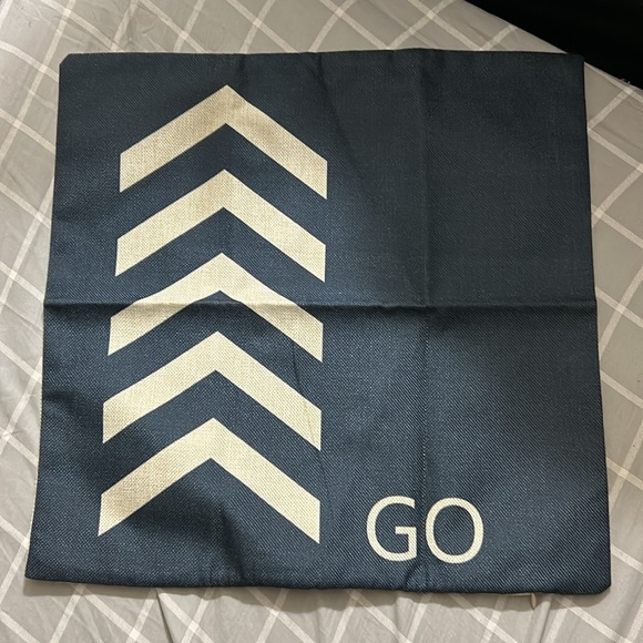 GRAPHIC “Go” Throw Toss Accent Pillow Ccver. 17 X 17 Burlap Blue/Cream NWT - Picture 3 of 4
